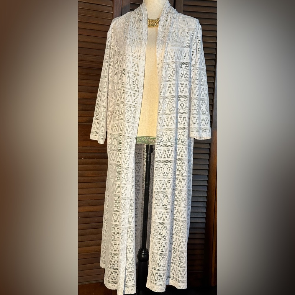 Size 2X Peter Nygard White Maxi beach cover up.